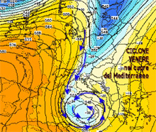 cartina cromatica isobarica che mostra l'irruzione di aria fredda verso la Penisola con attivazione di un vortice ciclonico