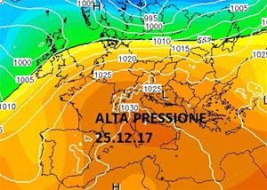 Cartina cromatica che mostra la situazione anticiclonica al suolo nel giorno di Natale 2017