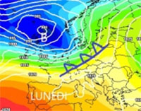 cartina cromatica che mostra il fronte perturbato che che sta raggiungendo l'Italia