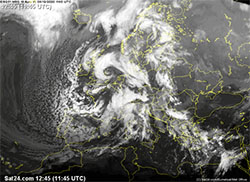 immagine satellitare nell'infrarosso che mostra la perturbazione atlantica che abborda l'Italia