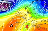 cartina cromatica che mostra l'anticiclone delle Azzorre in estensione verso l'Europa e il vortice sul mar Tirreno