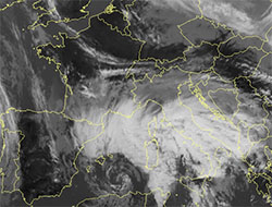 Mappa satellitare che mostra la perturbazione in transito dall Baleari verso le regioni meridionali.