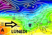 cartina cromatica che mostra una debole area depressionaria sull'Italia e l'espansione verso est dell'anticiclone delle Azzorre
