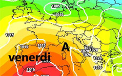 Cartina cromatica che mostra il promontorio anticiclonico nord Africano che conquista il Mediterraneo.