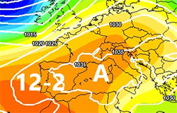 Cartina cromatica che mostra il campo anticiclonico che raggiunge da Ovest Sud-ovest la Penisola