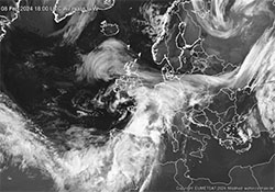 immagine satellitare che mostra una perturbazione Atlantica in arrivo sull'Italia